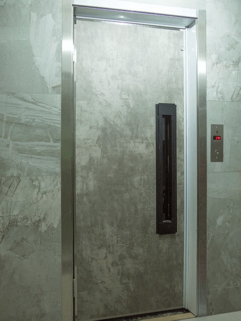 galeira-elevador-passageiros-porta